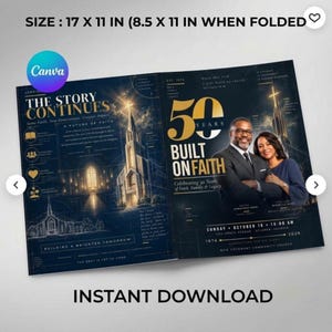 Può includere: Un programma per l'anniversario della chiesa blu scuro che misura 43,18 x 27,94 cm, o 21,59 x 27,94 cm quando piegato. Il design presenta testo dorato 50 Years Built on Faith, una foto di una coppia, un'illustrazione di chiesa e linee architettoniche.