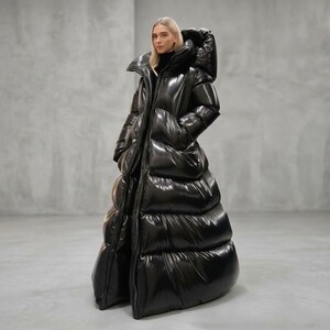 Doudoune longue et brillante pour femme | Doudoune noire brillante jusqu'au sol | Trench-coat d'hiver chaud et oversize | Robe doudoune