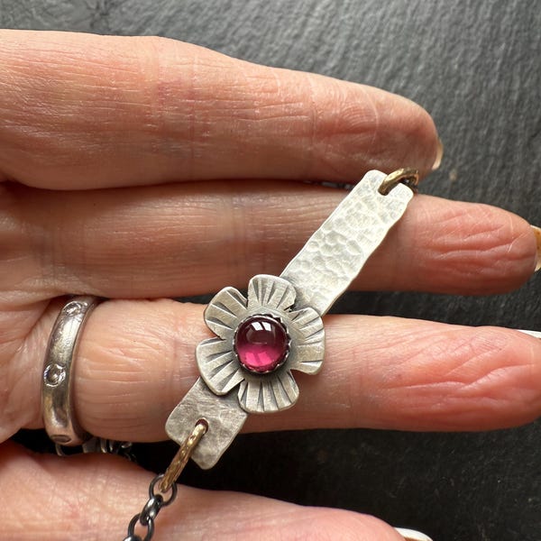 Rhodalite Granat Blume Armband, 925 oxidiertes Sterling Silber Edelstein und ein rosa Edelstein