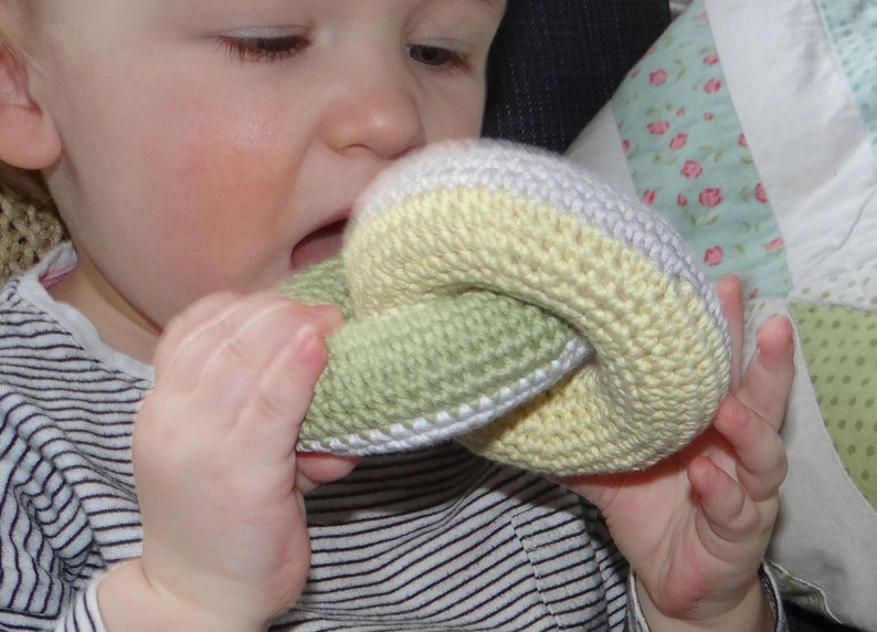 Linked Rings Toy Crochet Pattern / Baby Crochet Pattern / Teething Rings Teether Tactile / Torus Doughnut image 2