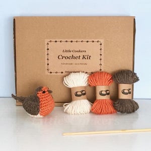 Robin Crochet Kit / DIY Kit Craft Kit Eco-friendly Gift for Crocheter / Make your own Christmas Ornament Kit Robin Crochet Pattern Bird