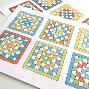 Puede incluir: Conjunto de seis tarjetas cuadradas imprimibles con un patr&oacute;n geom&eacute;trico colorido. Cada tarjeta presenta una combinaci&oacute;n de colores diferente de naranja, amarillo, verde, azul y blanco.