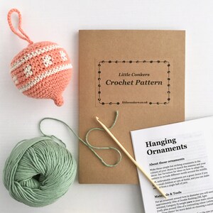 Crocheted ornaments in spring pastels and the crochet pattern to make them