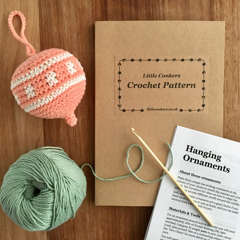 Crocheted ornaments in spring pastels and the crochet pattern to make them