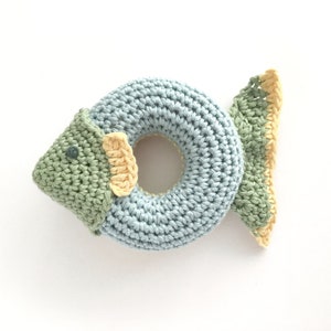 Fish Ring Toy Crochet Pattern / Grippy Baby Toy Crochet Pattern / Teething Ring Crochet Pattern for Child Toddler / Baby Shower Gift imagem 3