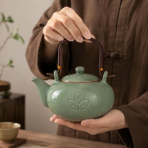Tetera de cerámica personalizada con asa de ratán, tetera japonesa Wabi Sabi hecha a mano, juego de té, taza de cerámica, decoración rústica de mesa, hogar zen minimalista