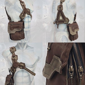 Pode incluir: Um colete de peito de couro castanho com um bolso grande e dois bolsos menores. O colete tem uma correia que passa por cima do ombro e uma fivela que fecha no peito. O colete &eacute; feito de um material dur&aacute;vel e tem um design elegante.