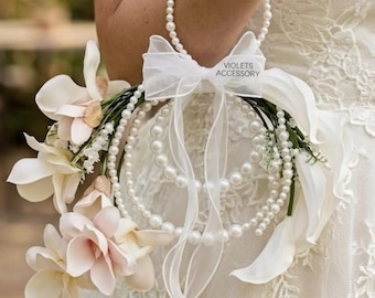 Romantisk brudbukett med magnolia och vit lilja | Lyxig pärlprydnadsbukett | Elegant blomsterarrangemang som minne