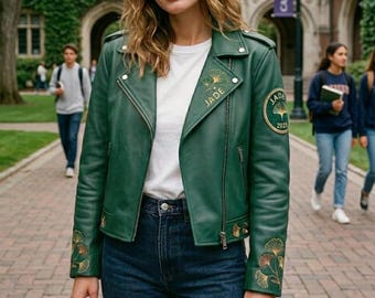 Jaqueta feminina de couro estilo motociclista, modelo clássico, com patches de chenille personalizados e bordados, um presente perfeito para ela. Jaqueta streetwear para motociclistas.