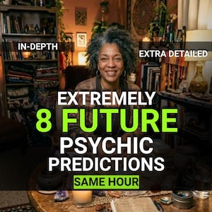 Peut inclure: Une personne aux cheveux gris bouclés est assise à une table ronde en bois avec des cristaux et une bougie. Les textes superposés indiquent IN-DEPTH, EXTRA DETAILED, EXTREMELY 8 FUTURE PSYCHIC PREDICTIONS et SAME HOUR. Des étagères remplies de livres.