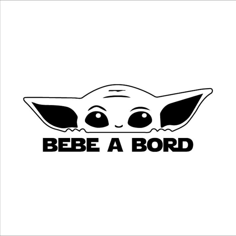 Autocollant noir Grogu bébé à bord en vinyle, format 20x7 cm, avec un design mignon inspiré de Baby Yoda qui semble regarder au-dessus du texte. Le sticker présente des contours nets, de grandes oreilles reconnaissables et une inscription “BEBE A BORD” bien lisible. Idéal pour décorer une voiture, une vitre arrière, une gourde, un ordinateur ou toute surface lisse, tout en ajoutant une touche geek et attendrissante pour les parents fans de Star Wars.