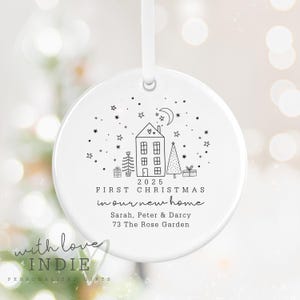 Adorno navideño de cerámica personalizado para la primera Navidad en un nuevo hogar: recuerdo de pareja