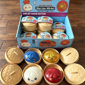 Scatola a sorpresa Squishy Dumpling in mini cestino di bambù – Gioia in gel morbida a lenta risalita, da collezione.