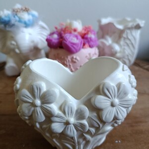 Vase Cœur Fleuri en Raysin | Cache-Pot Romantique Blanc Fleurs en Relief | Décoration Fait Main France, Cadeau Fête des Mères