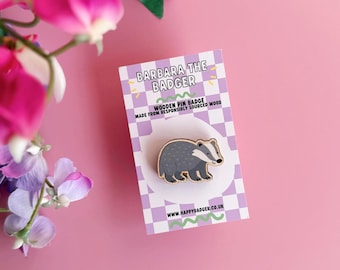 Broche de Texugo | Broche de madeira, Presente para amantes de texugos, Broche de animal da floresta, Presente ecológico