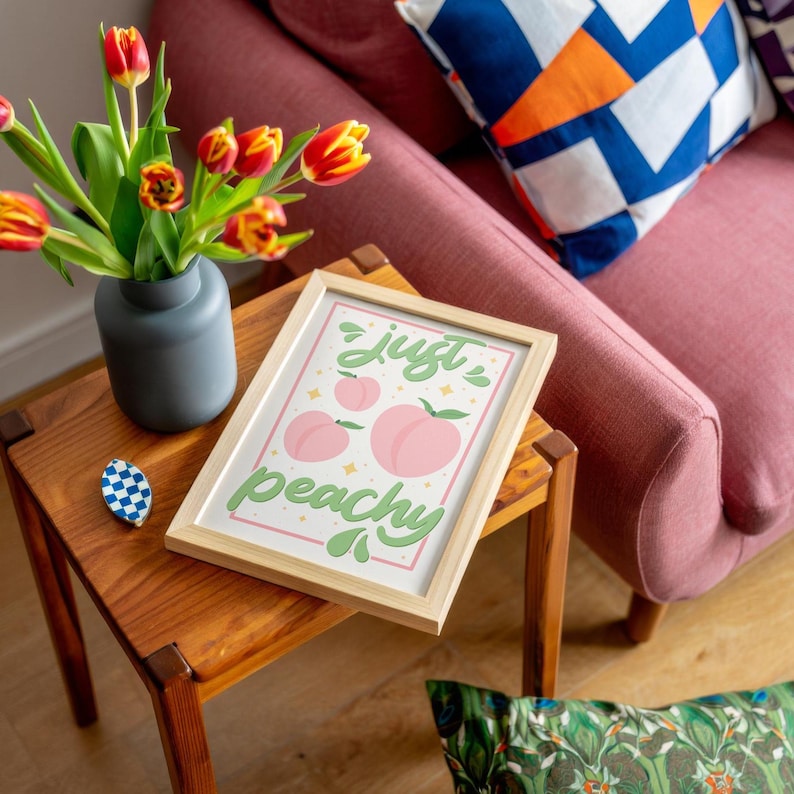 Just Peachy Druck | Pastell Küche Zitat Druck, bunte Posterdruck, Pfirsich Illustration Wandkunst | A3 A4 A5 8x10 5x7 4x7 Bild 5