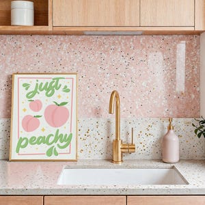 Just Peachy Druck | Pastell Küche Zitat Druck, bunte Posterdruck, Pfirsich Illustration Wandkunst | A3 A4 A5 8x10 5x7 4x7 Bild 2