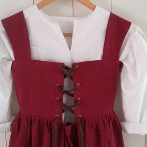 Girl&#39;s tudor peasant costume dress