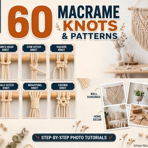 Op de afbeelding: Een digitale PDF-gids getiteld 60 Macrame Knots & Patterns met stapsgewijze fototutorials. De afbeelding toont verschillende macramé-knooptechnieken zoals de larks head, cow hitch, square, half hitch, wrapping en crown knopen op houten stokken.