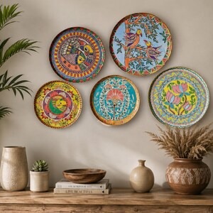 Handgjorda Madhubani Terrakotta Väggtallrikar Set, Indisk Folkkonst Hängande Dekor bild 1