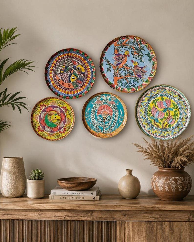 Handgjorda Madhubani Terrakotta Väggtallrikar Set, Indisk Folkkonst Hängande Dekor bild 1