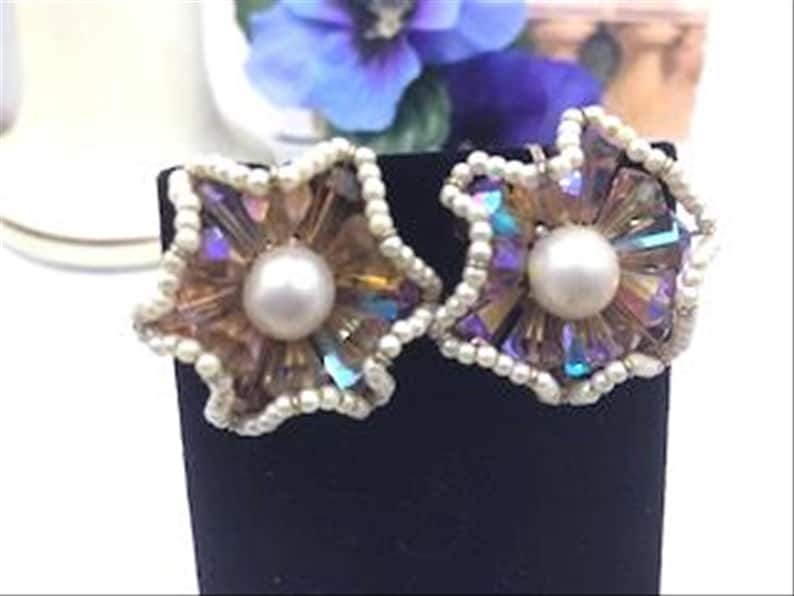 Dainty Sparkling Wire Work Earrings E-215e-041012015 Vintage Rhinestone Floral Design Earrings Trimmed w Tiny White Pearls
