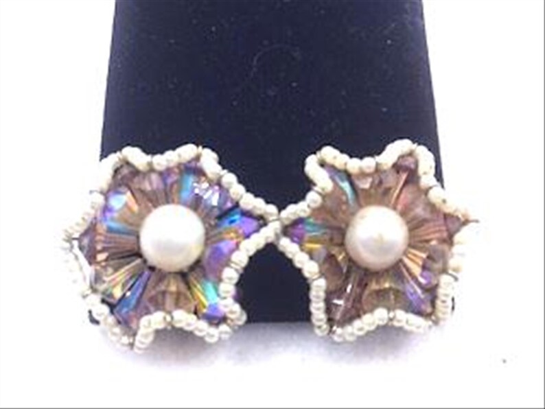 Dainty Sparkling Wire Work Earrings E-215e-041012015 Vintage Rhinestone Floral Design Earrings Trimmed w Tiny White Pearls