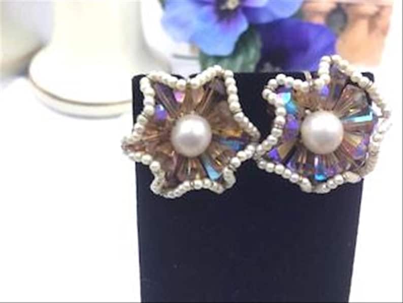 Dainty Sparkling Wire Work Earrings E-215e-041012015 Vintage Rhinestone Floral Design Earrings Trimmed w Tiny White Pearls