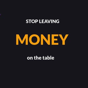 Könnte beinhalten: Ein schwarzes grafisches Schild mit dem weißen Text STOP LEAVING oben, dem großen orangefarbenen Text MONEY in der Mitte und dem weißen Text on the table unten. Das Design verwendet ein kontrastreiches Layout mit fetter Typografie.