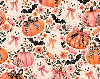 Peut inclure: Un motif répétitif composé de fantômes blancs avec des nœuds roses, de citrouilles orange et roses ornées de fleurs et de nœuds à carreaux noirs et blancs, de chauves-souris noires, de bonbons rayés et de petites fleurs roses sur fond crème.