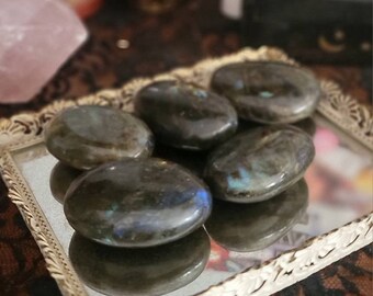 Labradorite Crystal Palm Stone - Metaphysical Healing - Spiritual Healing - Chakra Aligning - Labradorite Crystal with Flash - Witch Tools