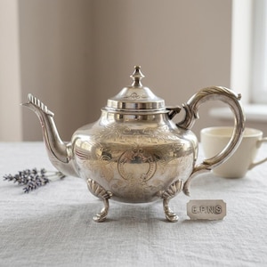 Antik EPNS Silverpläterad Tekanna, Blommig Gravyr, Snäckfötter, Edwardiansk Stil