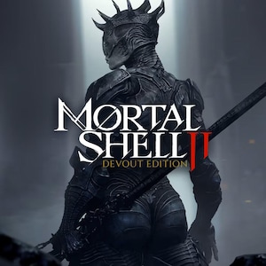 Może przedstawiać: Ciemna, opancerzona postać w kolczastym hełmie trzyma długą, cienką broń ukośnie na plecach. Tekst Mortal Shell II Devout Edition jest wyśrodkowany białymi i czerwonymi literami na plecach i ramionach postaci.