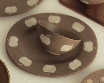 Handgefertigtes Keramikplatten-Set im japanischen Stil, Apfelmuster Rustikales Keramikgeschirr