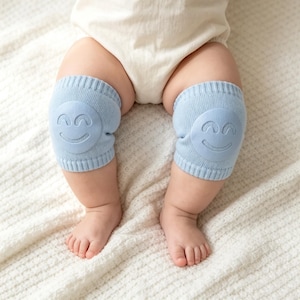 Knäskydd för krypande baby, knäskydd för småbarn, halkfria benvärmare för spädbarn, babyshowerpresent, knäskydd i bomull med smiley-motiv