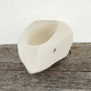 White Wall-hanging planter image 3