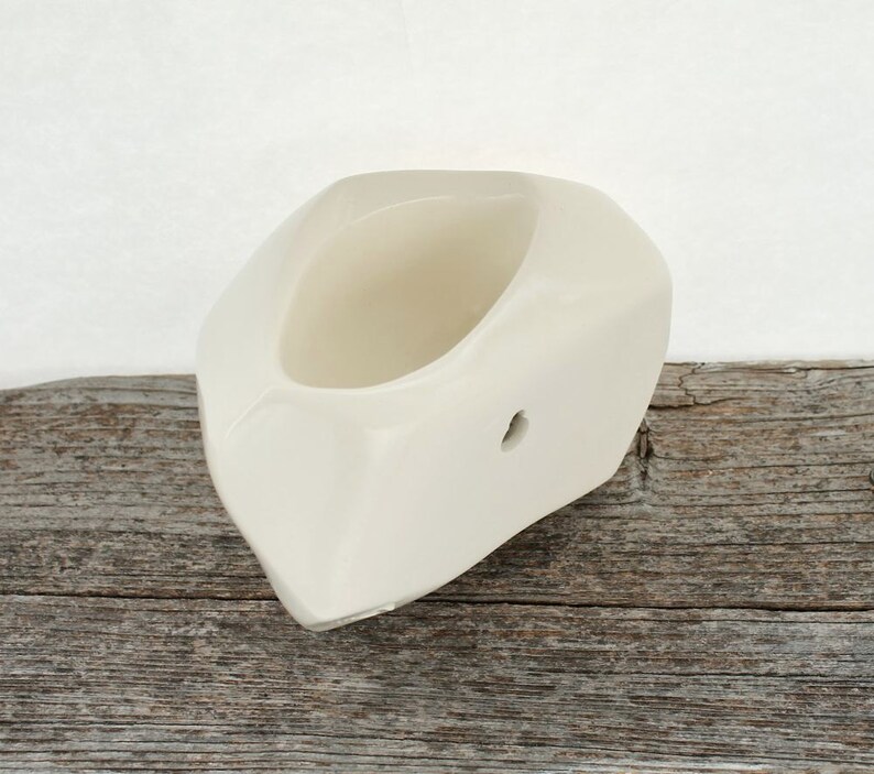 White Wall-hanging planter image 3