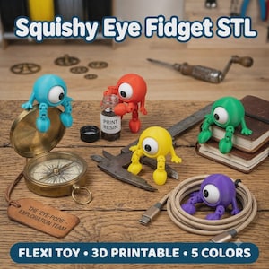 Puede incluir: Cuatro pequeñas figuras articuladas de un solo ojo en azul, rojo, amarillo, verde y morado. La figura roja sostiene un frasco con la etiqueta PRINT RESIN. La azul está sobre una brújula, la verde sobre libros y la morada sobre un cable enrollado.