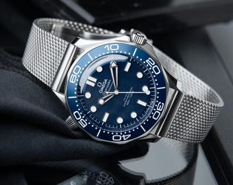 Vintage Omega Seamaster Diver 300 M James Bond 60th Anniversary Steel Bracelet Blue Set 210.30.42.20.03.002