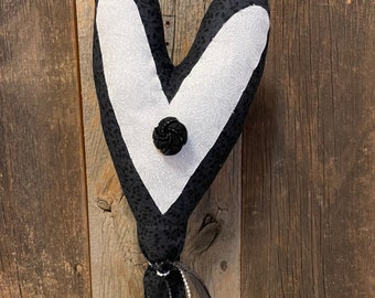 Primitive Black Heart Bobbin Rustic Valentine Decor