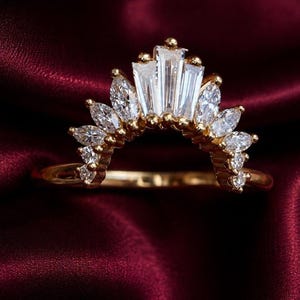 Vigselring med baguette- och marquiseslipning, böjd simulerad diamant, tiarakronring, böjd stapelring, pläterad i 14 karat gult guld