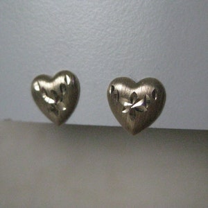 14K Heart Stud Yellow Gold Earrings Diamond Cut Vintage Karat KT Solid Pierced Post