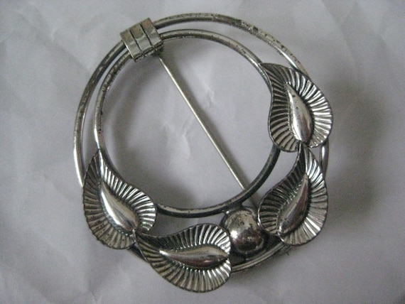 Circle Leaf Sterling Brooch Silver Pin Vintage Da… - image 1