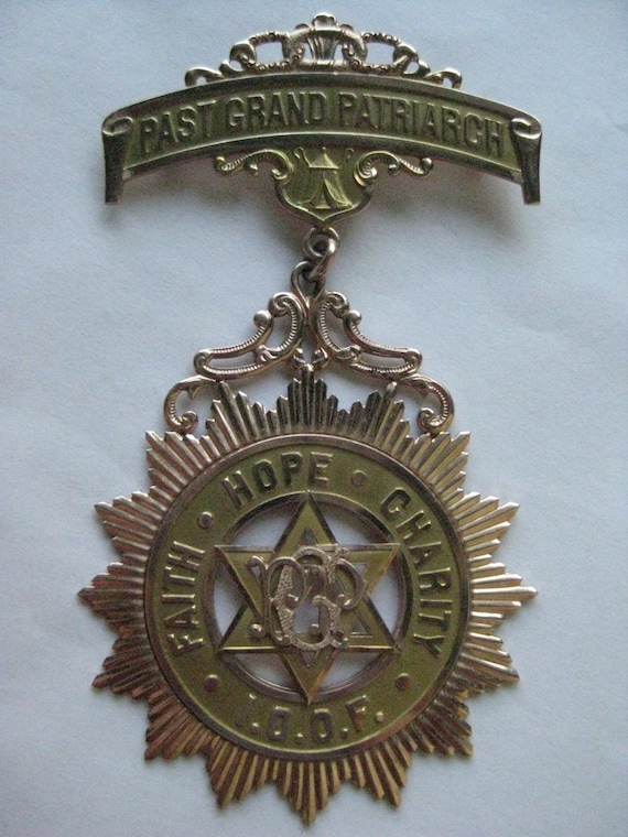 Odd Fellows 10K Solid Yellow Gold Past Grand Patriarch Pin Brooch