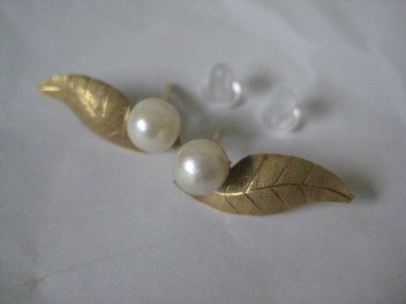 14K Pearl Leaf Yellow Gold Stud Earrings Vintage … - image 3