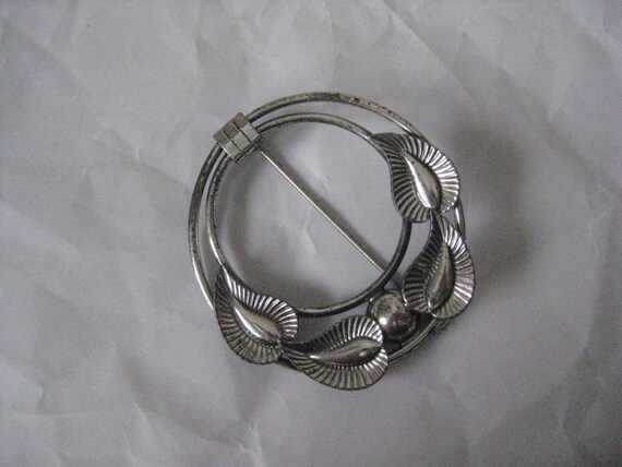 Circle Leaf Sterling Brooch Silver Pin Vintage Da… - image 2