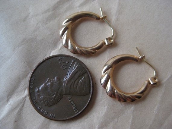10K Hoop Twist Yellow Gold Wire Earrings Vintage … - image 4