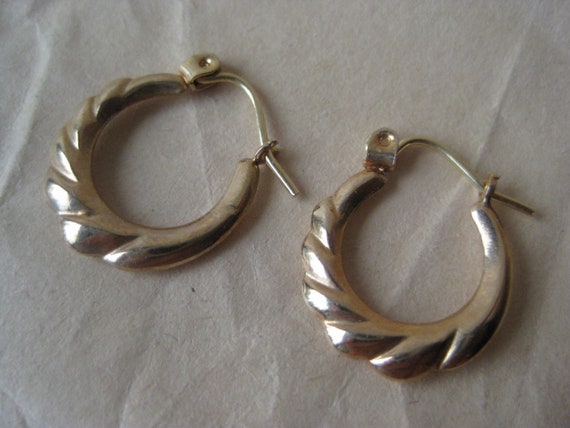 10K Hoop Twist Yellow Gold Wire Earrings Vintage … - image 3