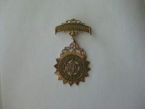 Odd Fellows 10K Solid Yellow Gold Past Grand Patriarch Pin Brooch