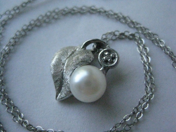Leaf Pearl Diamond 14K White Gold Necklace Karat … - image 1